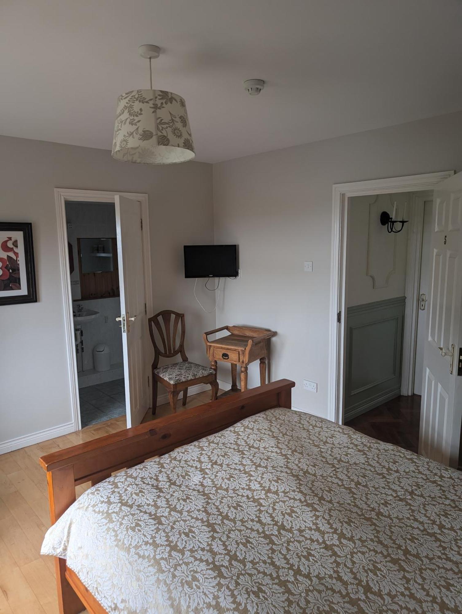 Clare House Bed & Breakfast Балликасл Экстерьер фото